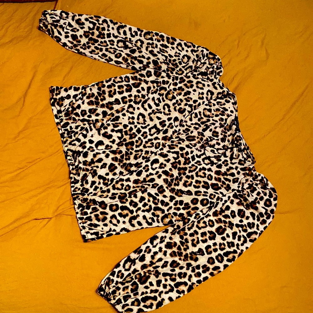New medium blouse tan and black